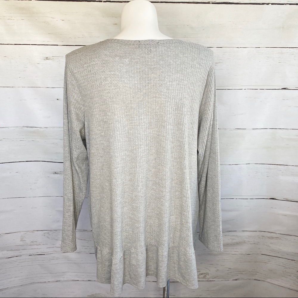 NWT B.L.E.U Waffle Knit Gray V Neck Long Sleeve - Picture 4 of 7